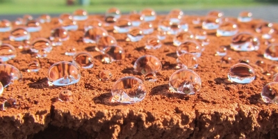 科技日报：抹上这种神奇“乳液”，土路下雨不和泥